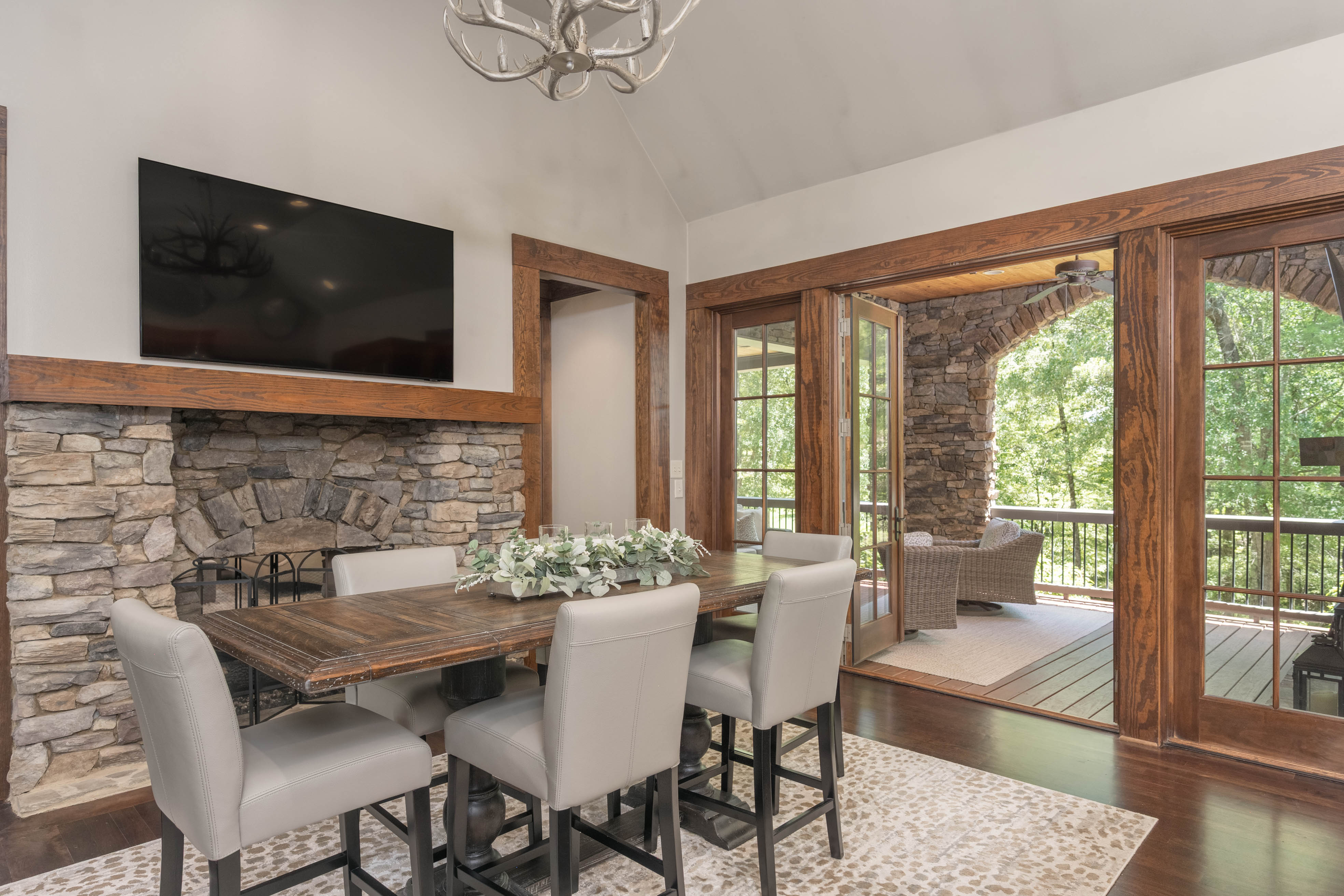 1040 Woodmont Ct. image 13